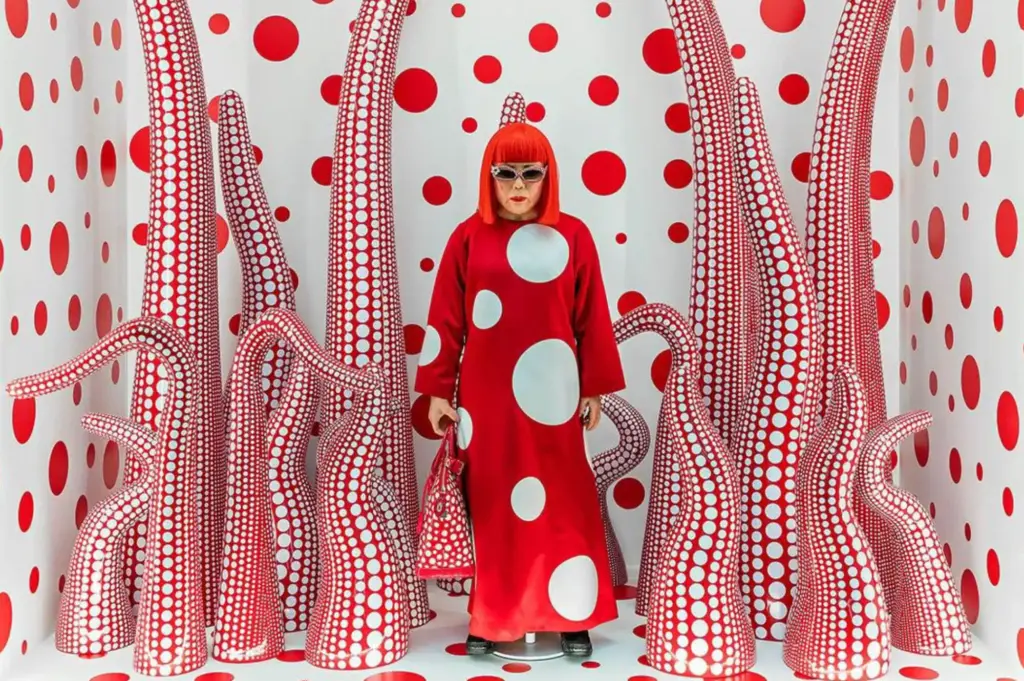 Portrait de Yayoi Kusama figurre incontournable de lart contemporain Zero Basketball